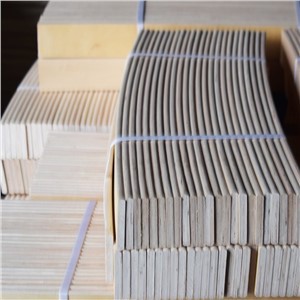 구부러진 침대 칸막이